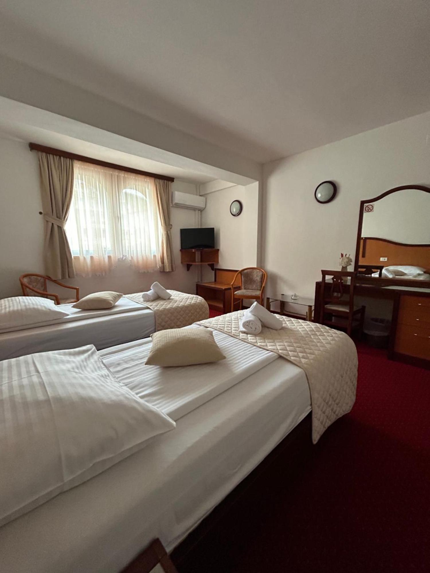 Hotel Bavaria Trogir Seget Donji Exterior photo