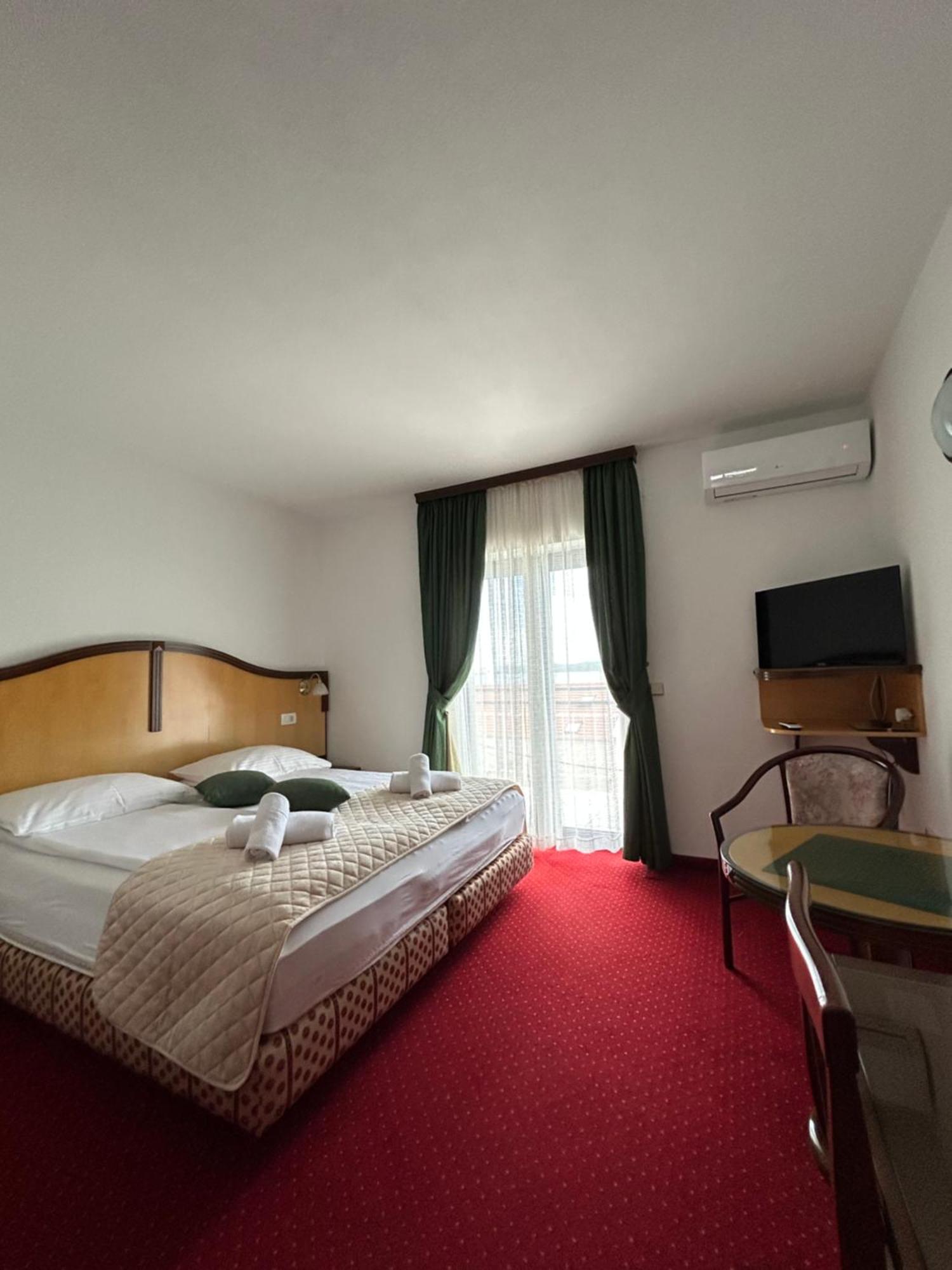 Hotel Bavaria Trogir Seget Donji Exterior photo