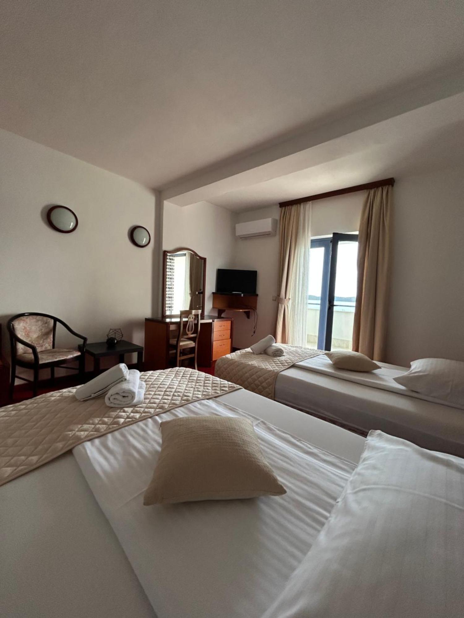 Hotel Bavaria Trogir Seget Donji Exterior photo