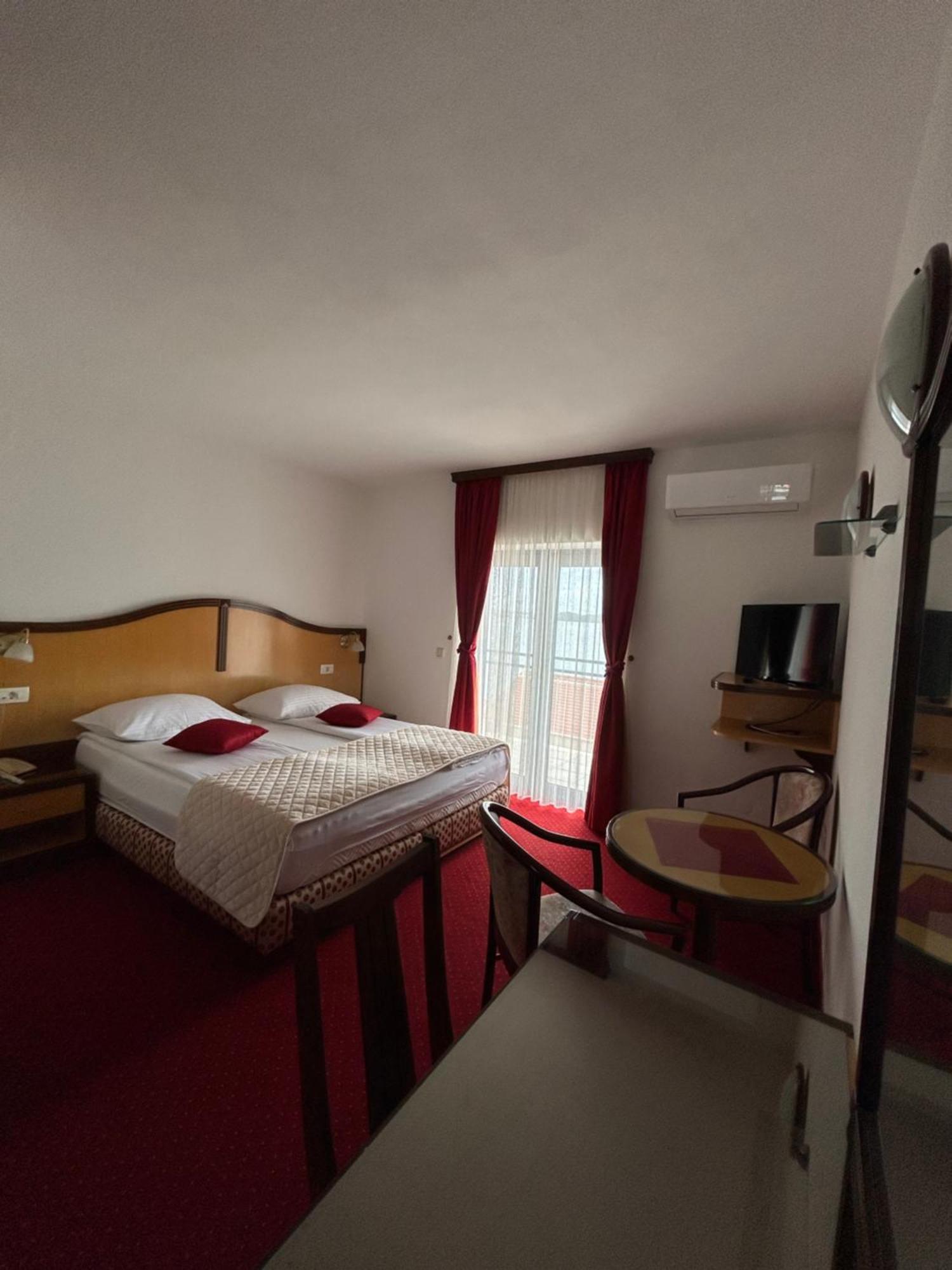 Hotel Bavaria Trogir Seget Donji Exterior photo