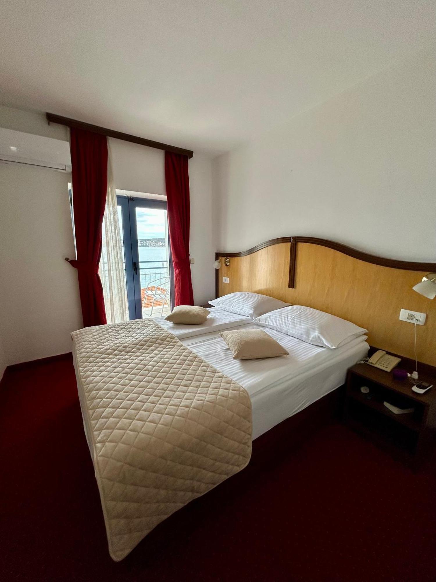 Hotel Bavaria Trogir Seget Donji Exterior photo