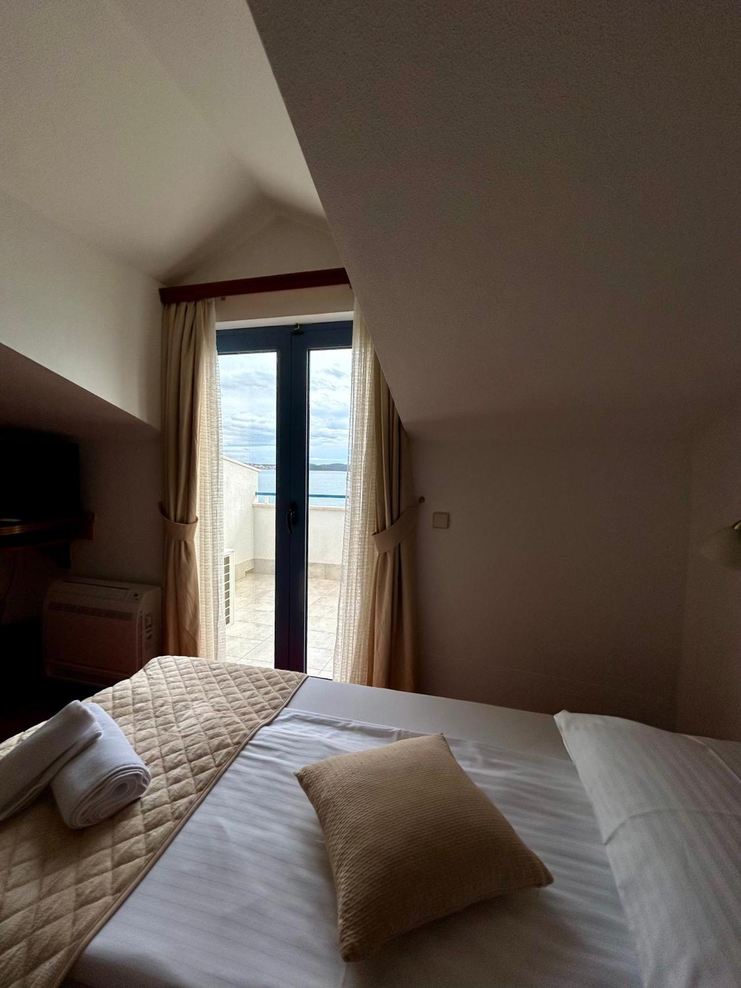 Hotel Bavaria Trogir Seget Donji Exterior photo